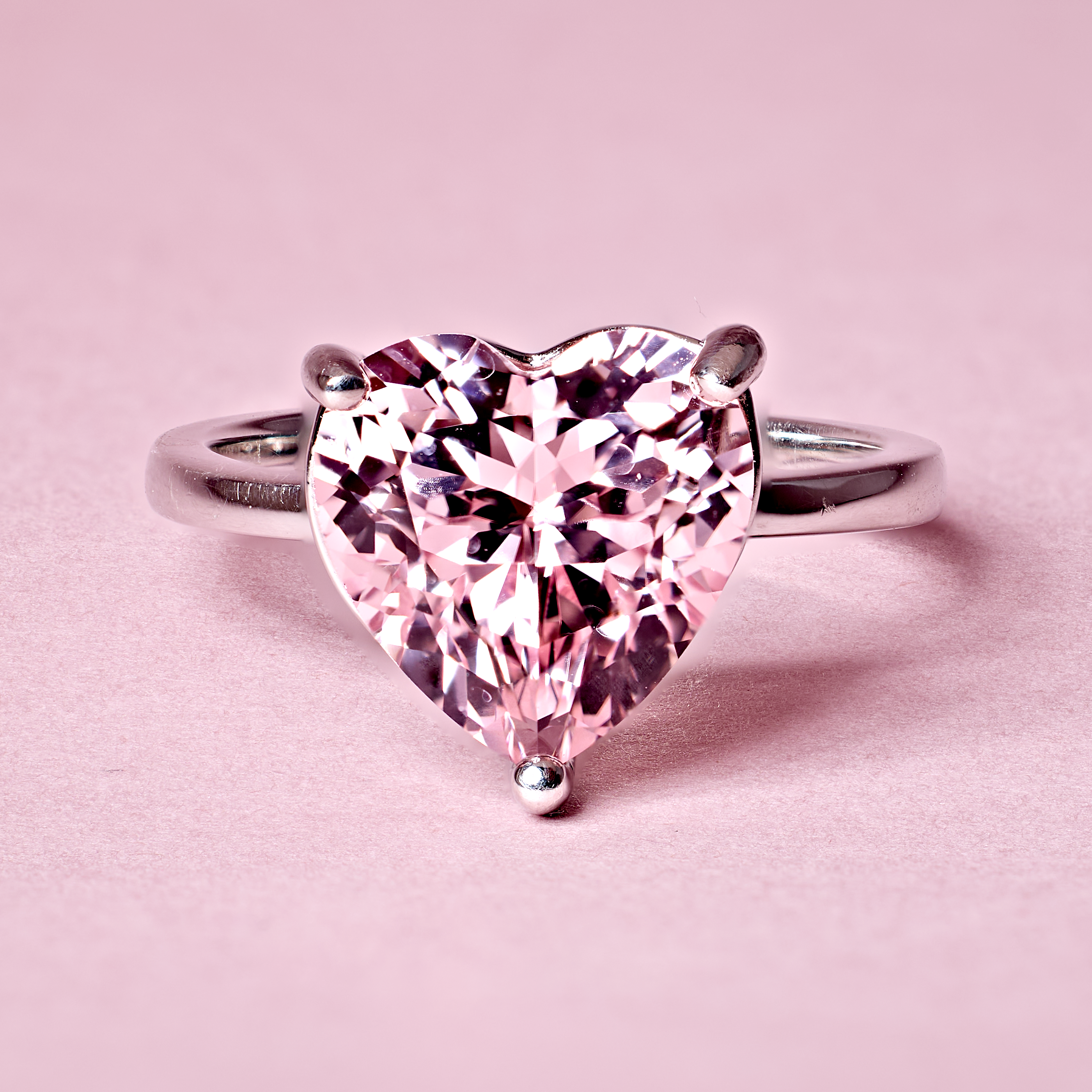 Signature Love Verlobungsring: 5-Karat rosa Herzdiamant von Yourdreamstone