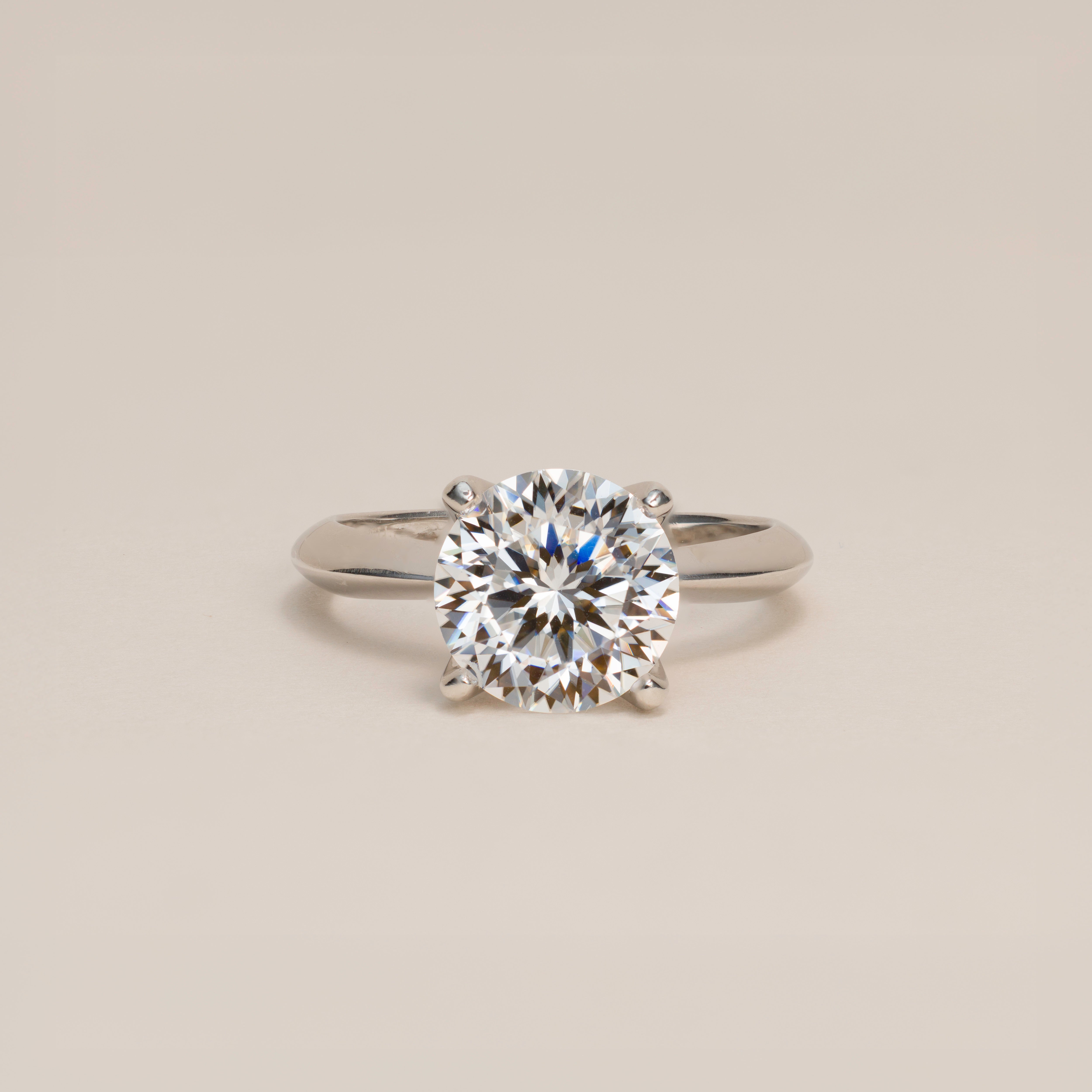 Exklusiver Yourdreamstone™ Verlobungsring (2 Karat, VVS+, D Farbe)