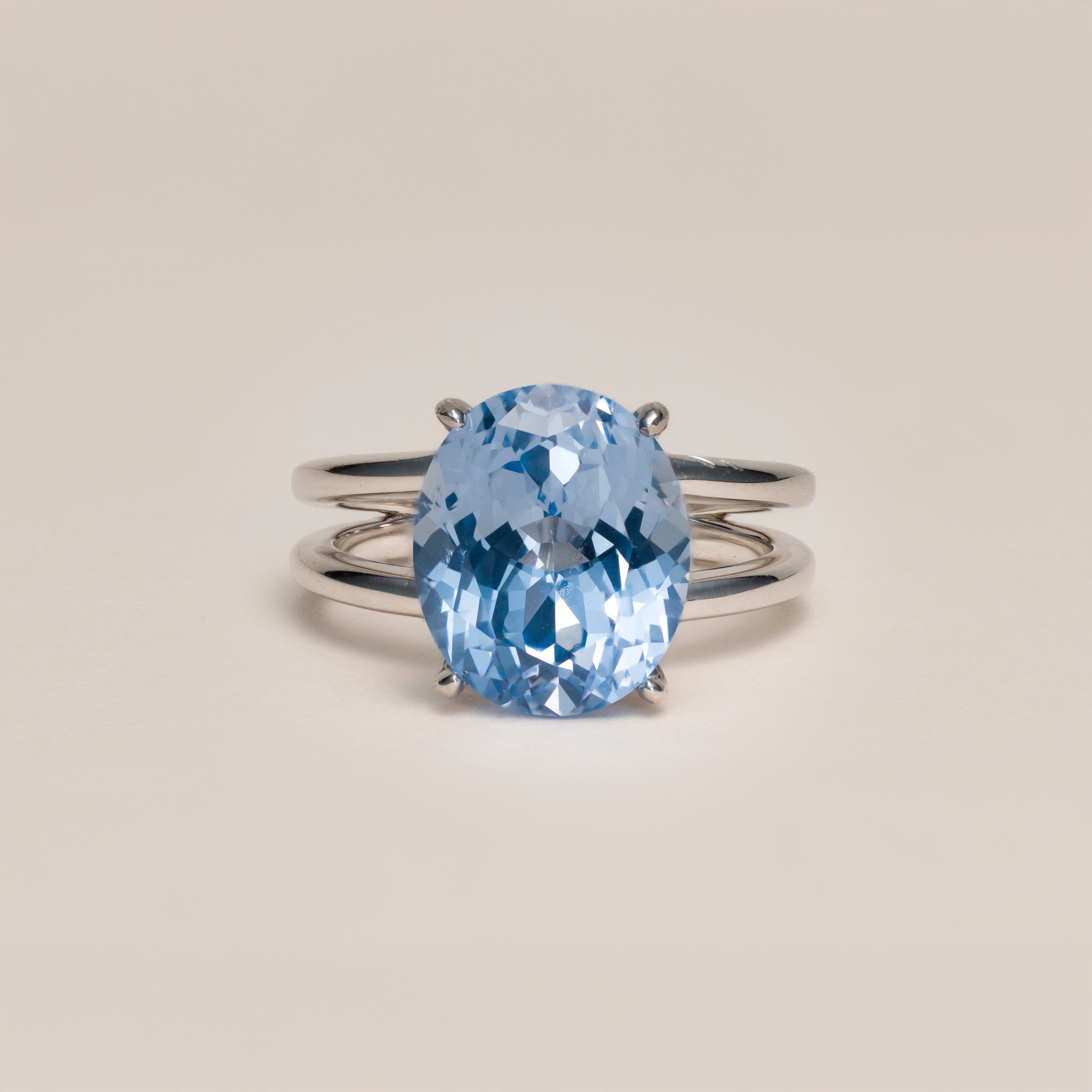 Aquablaue Eleganz - Cocktail Ring mit 6-Karat 5A lab-grown Spinell