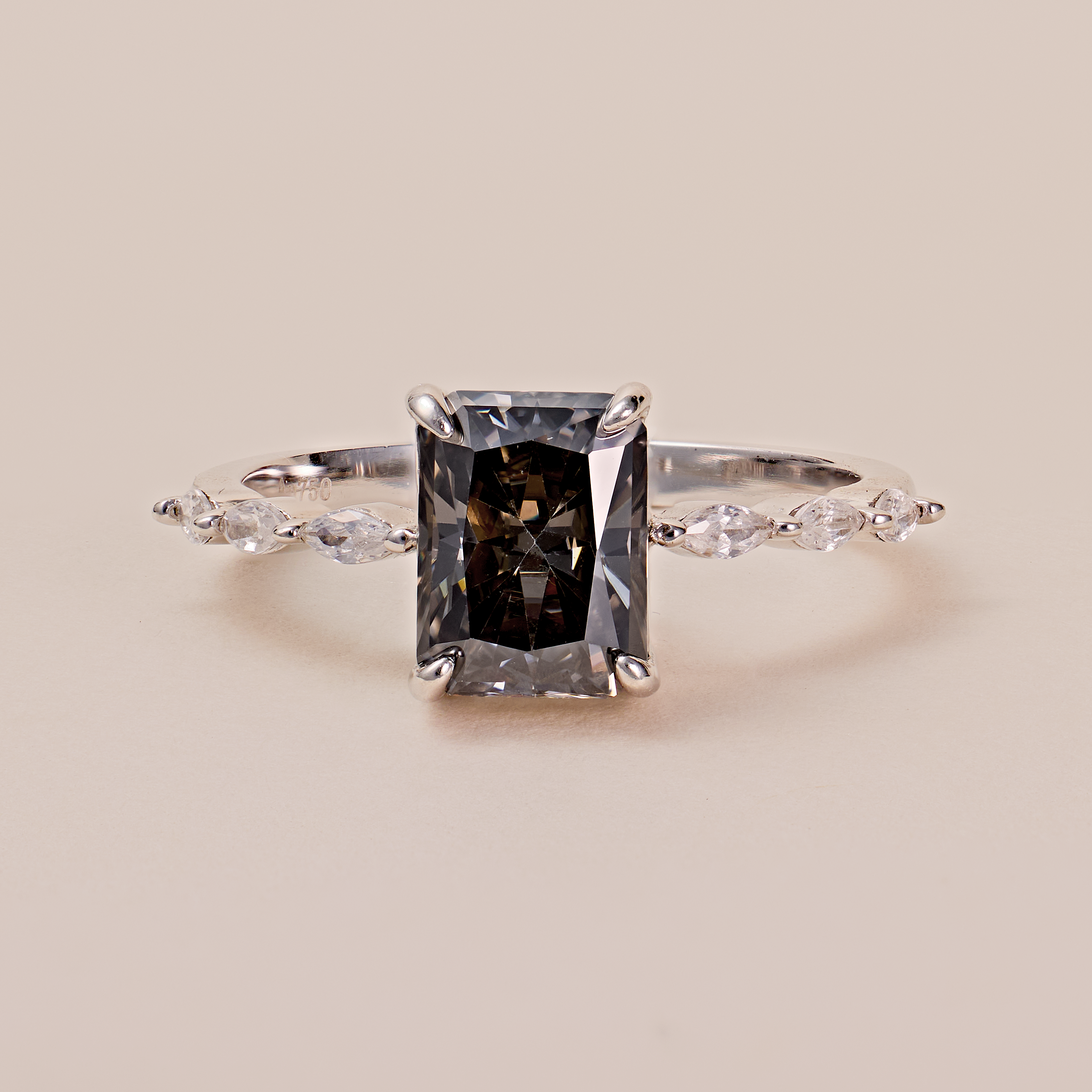 Aurora-Ring mit Moissanit in Anthrazit