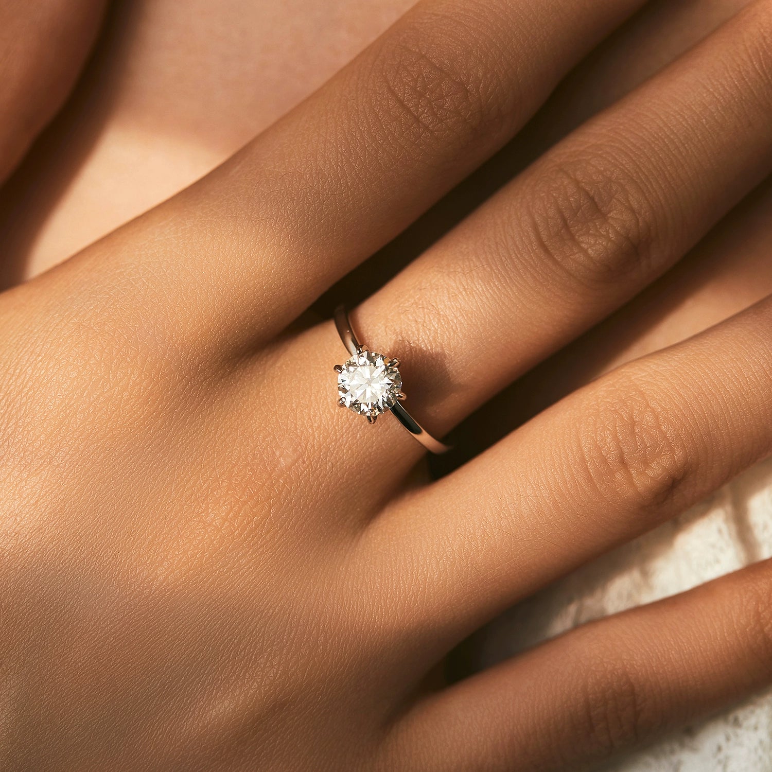 Klassische Eleganz – Solitärring aus Platin mit 2 Karat IGI-zertifizierter Diamant