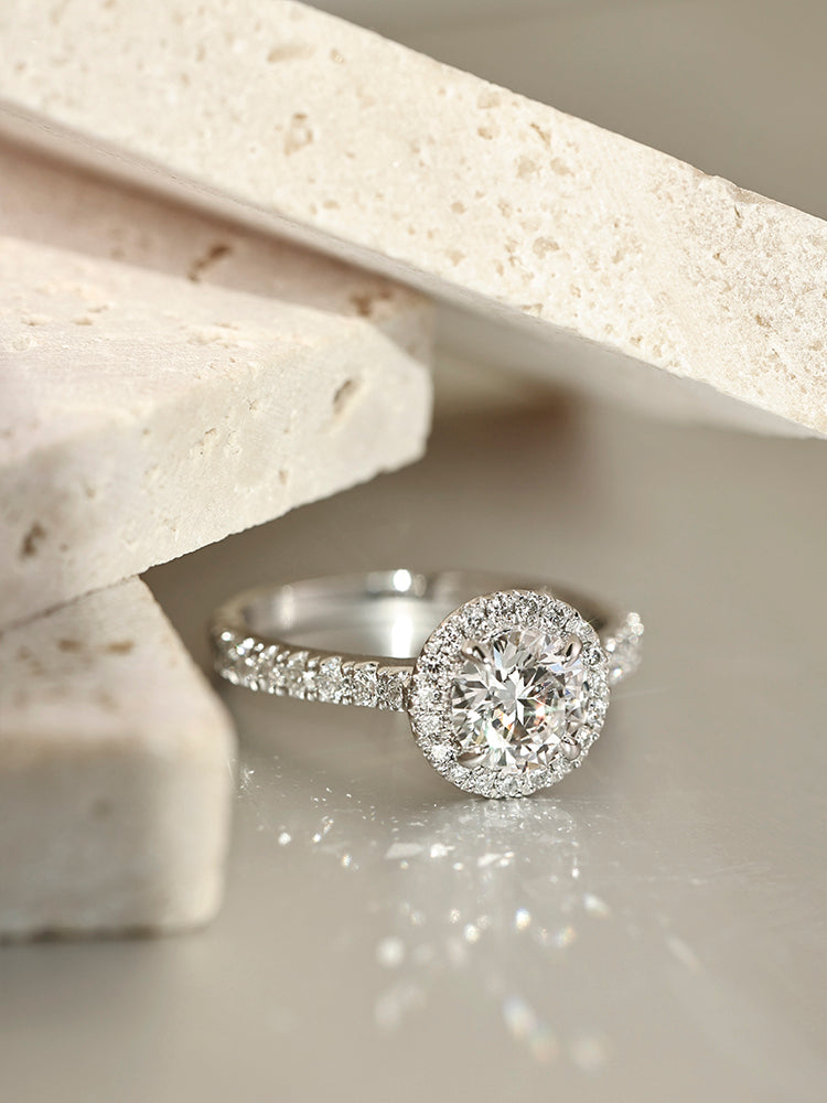 Verlobungsring aus Platin im runden Brillantschliff Lab-Grown Diamant (D/E, VVS, 3Ex)