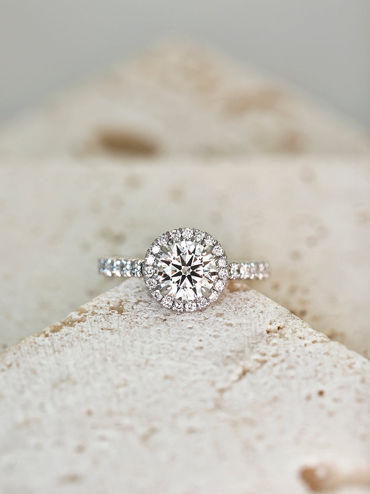 Verlobungsring aus Platin im runden Brillantschliff Lab-Grown Diamant (D/E, VVS, 3Ex)