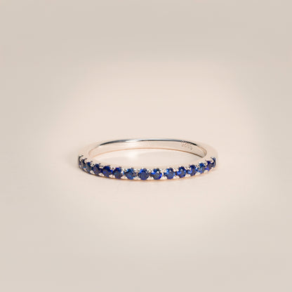 Filigraner 0,3 Karat Lab-Grown Saphir Memoire-ring