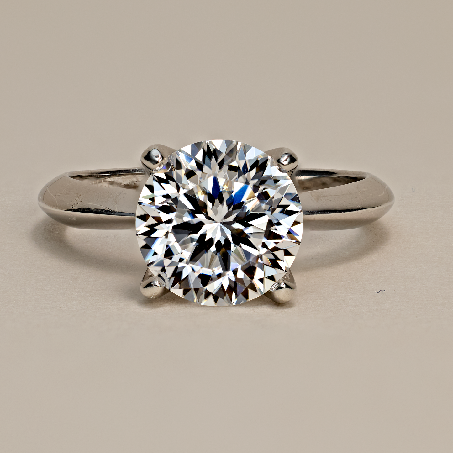 Exklusiver Yourdreamstone™ Verlobungsring – 2 Karat, VVS+ Reinheit, D Farbe