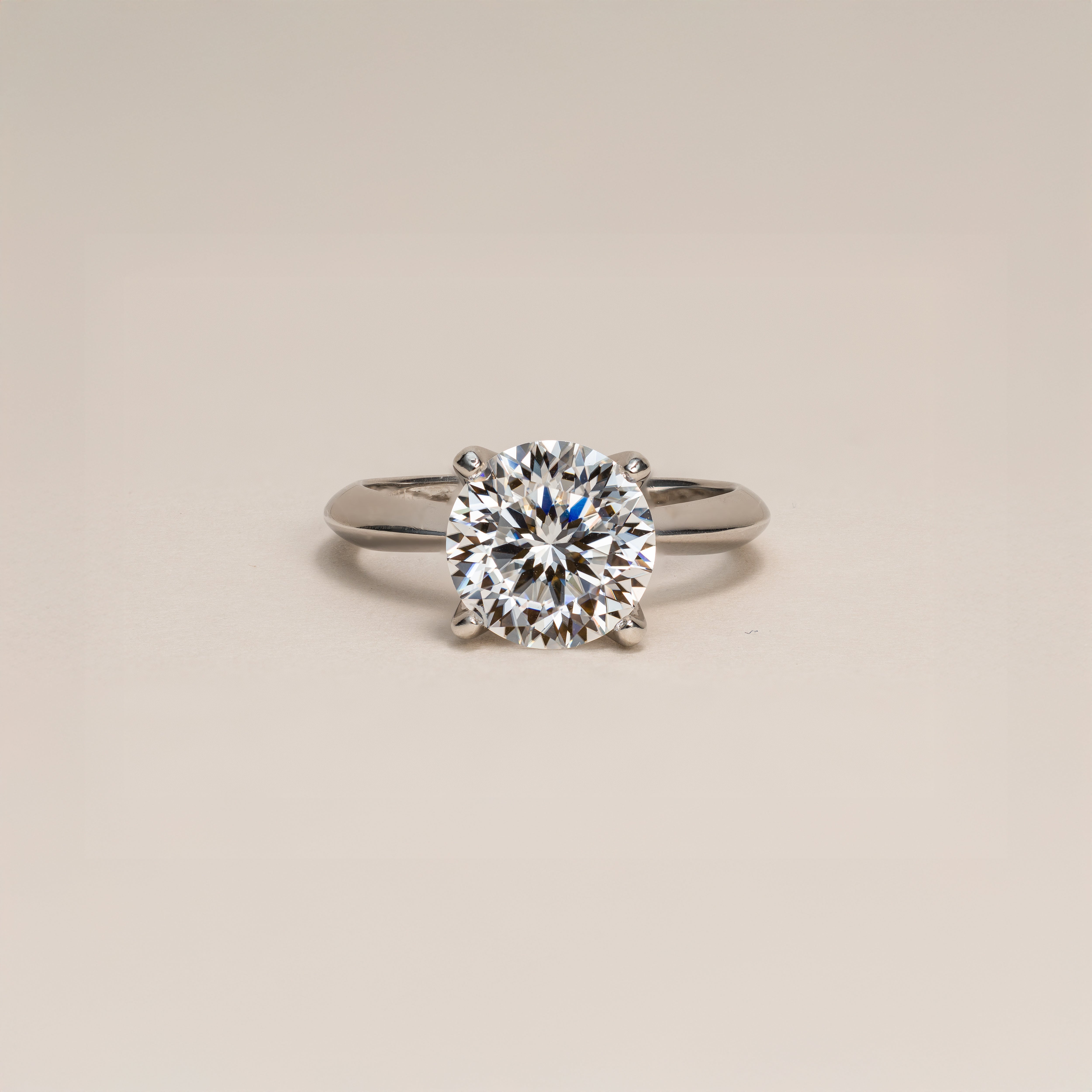 Exklusiver Yourdreamstone™ Verlobungsring (2 Karat, VVS+, D Farbe)