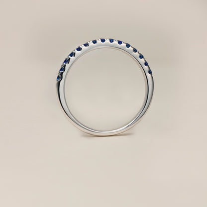 Filigraner 0,3 Karat Lab-Grown Saphir Memoire-ring