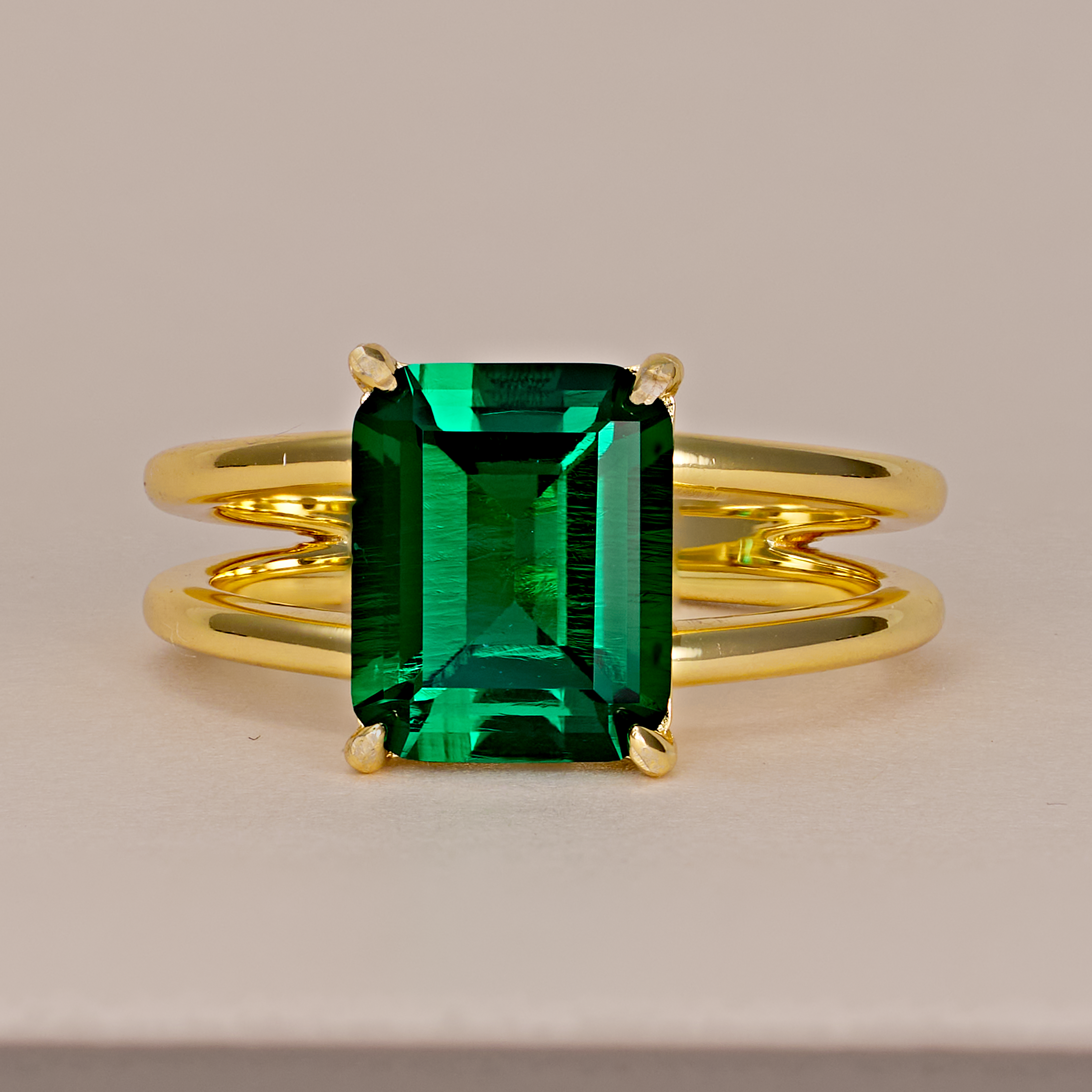 Cocktail Ring mit 4-Karat 5A lab-grown Smaragd