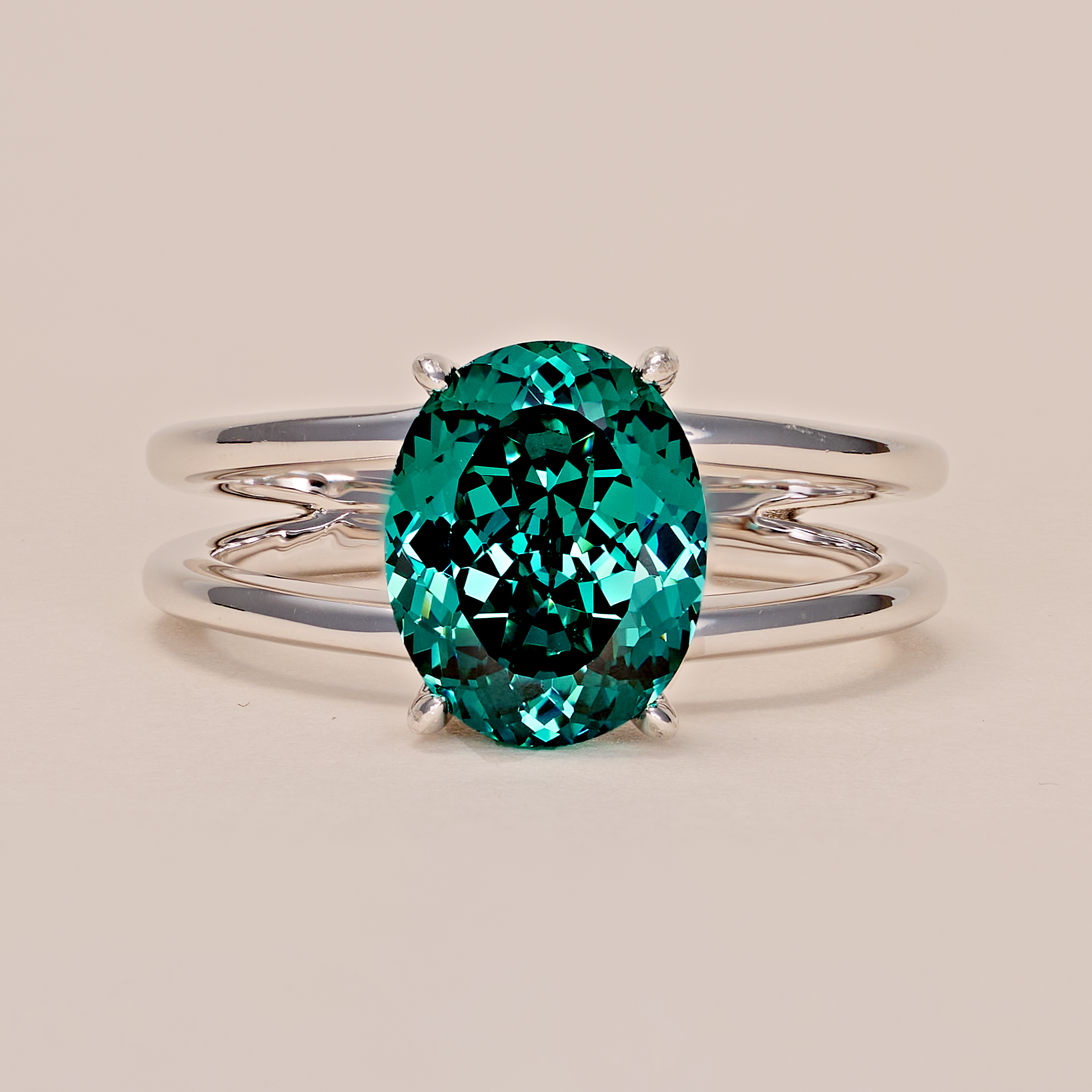 4-Karat-Solitär-Ring mit seltenem Teal-Farbton