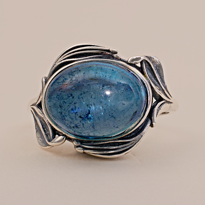 Handgefertigter Ring aus Antiksilber mit Aquamarin