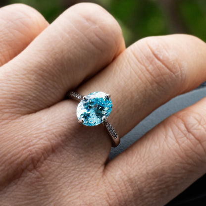 4-Karat-Solitär-Ring mit seltenem Paraiba Neonblau-Farbton