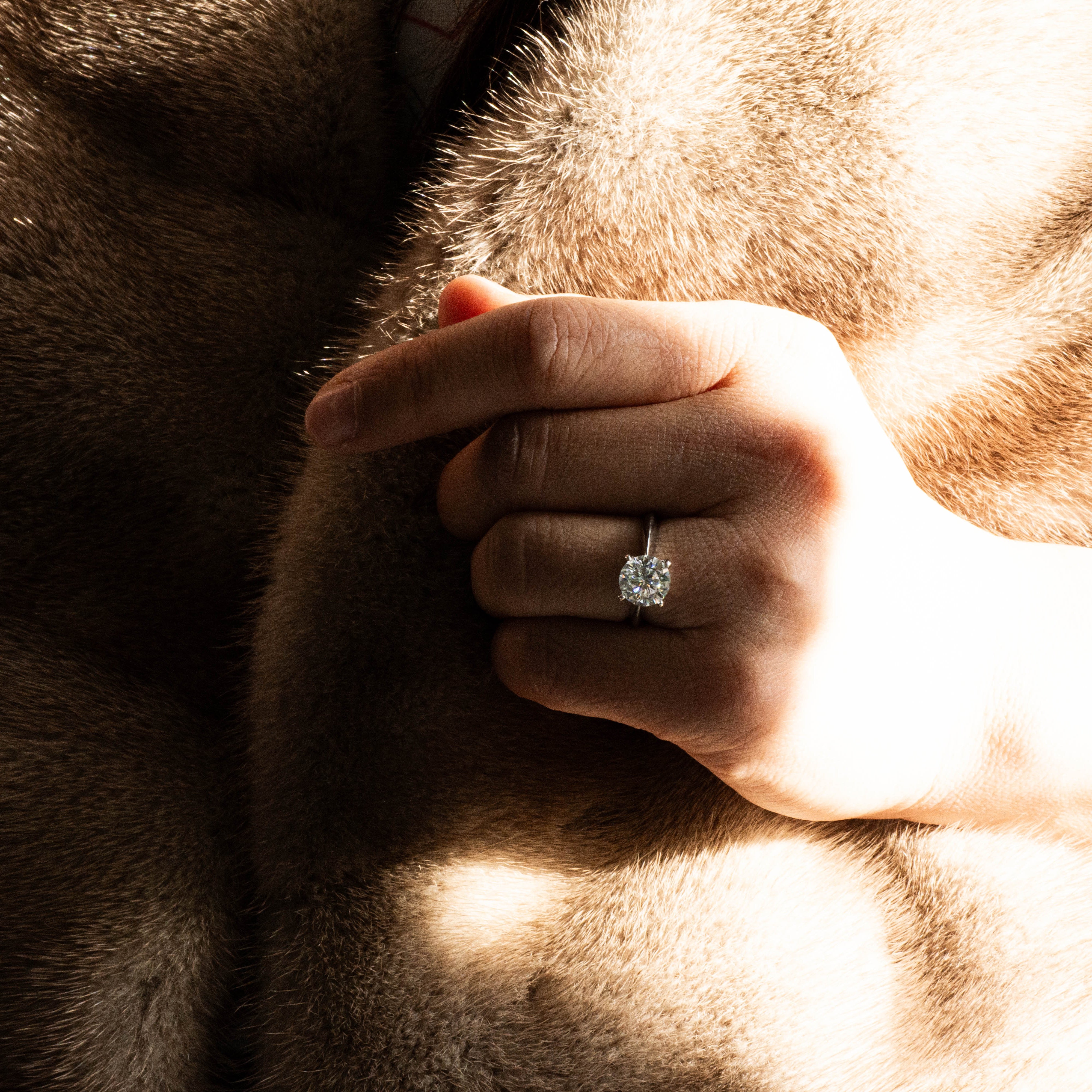 Exklusiver Yourdreamstone™ Verlobungsring (2 Karat, VVS+, D Farbe)