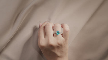 4-Karat-Solitär-Ring mit seltenem Paraiba Neonblau-Farbton