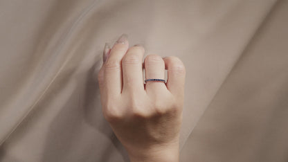 Filigraner 0,3 Karat Lab-Grown Saphir Memoire-ring