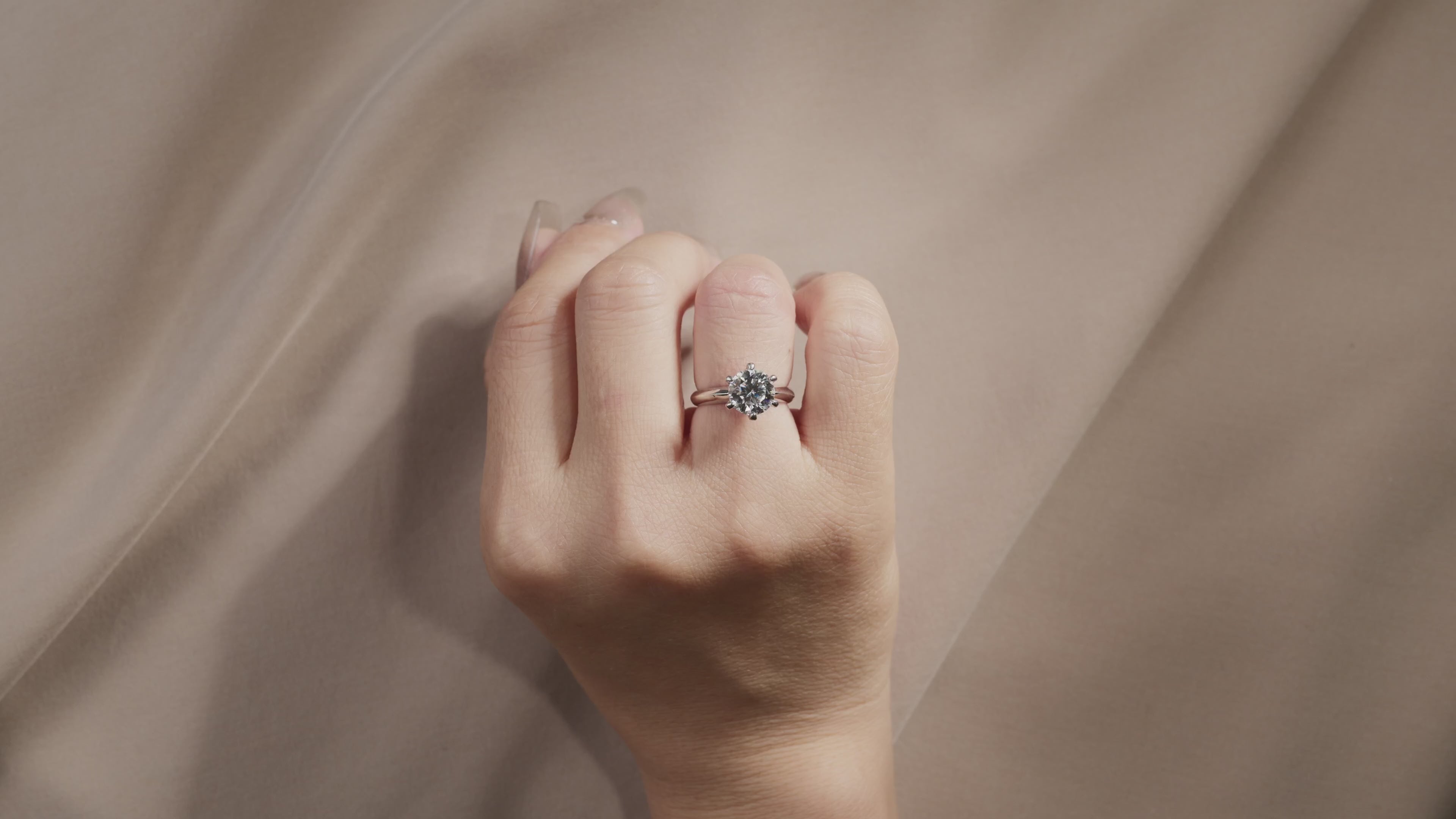 Video laden: Exklusiver Yourdreamstone™ Verlobungsring (2 Karat, VVS+, D Farbe)