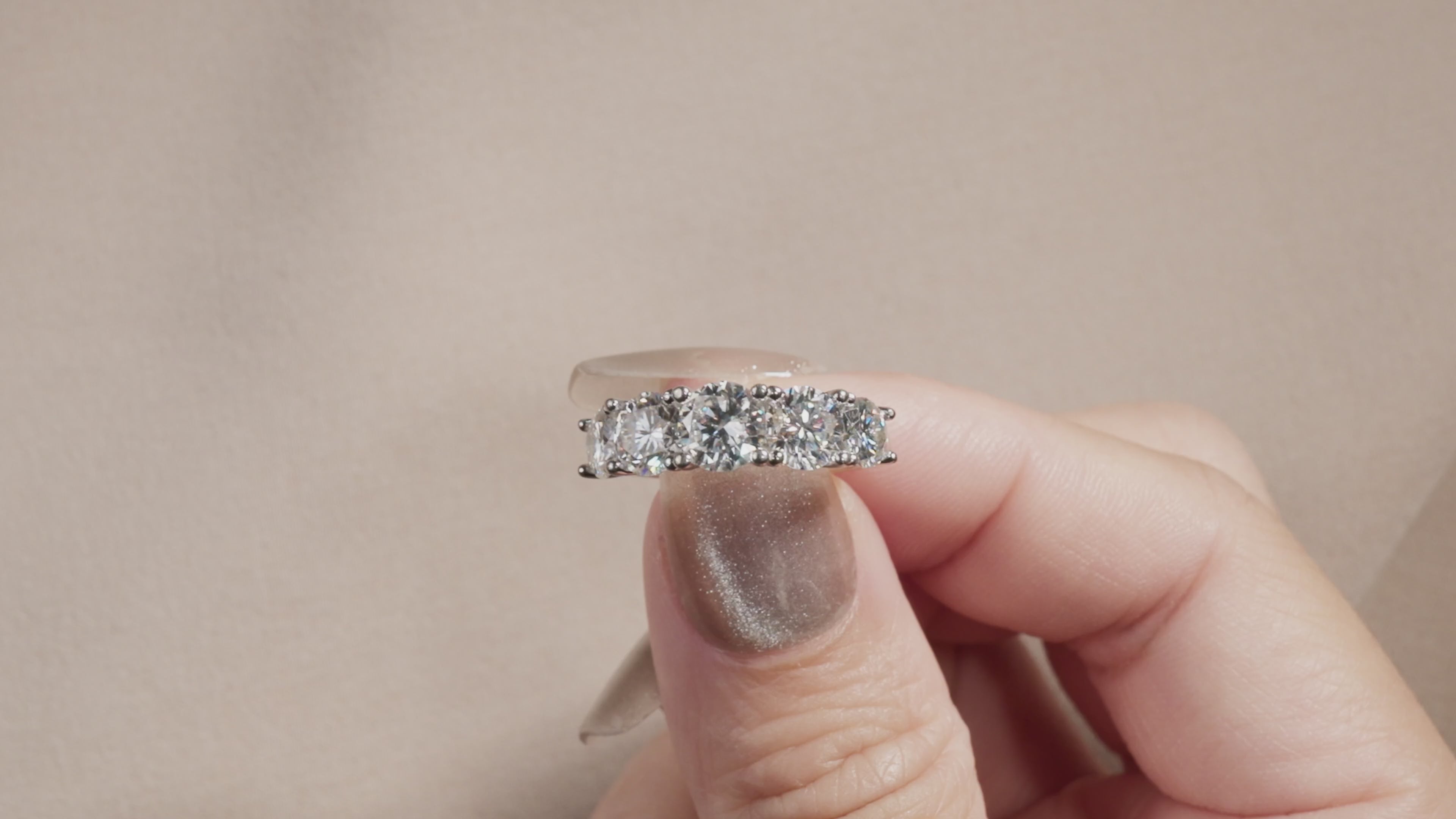 Video laden: 3,5 Karat Lab-Grown Premium-Moissanite Memoire-ring (VVS, D)