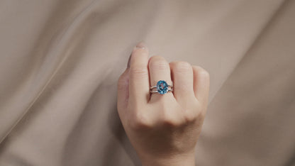 Aquablaue Eleganz - Cocktail Ring mit 6-Karat 5A lab-grown Spinell