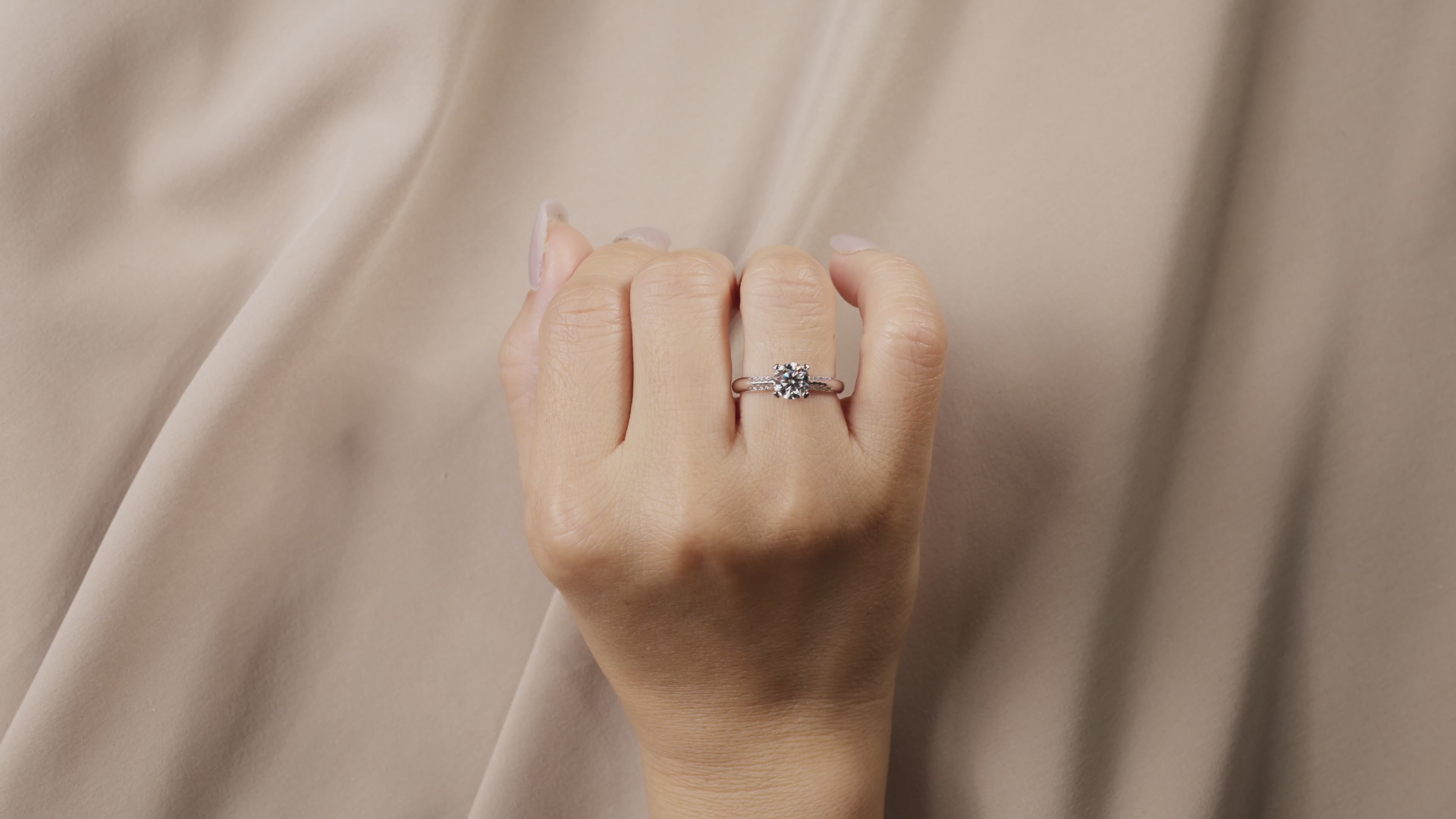 Video laden: Diamant Ring mit YourDreamStone Sonderzüchtung (D, IF/VVS1), 1 Karat